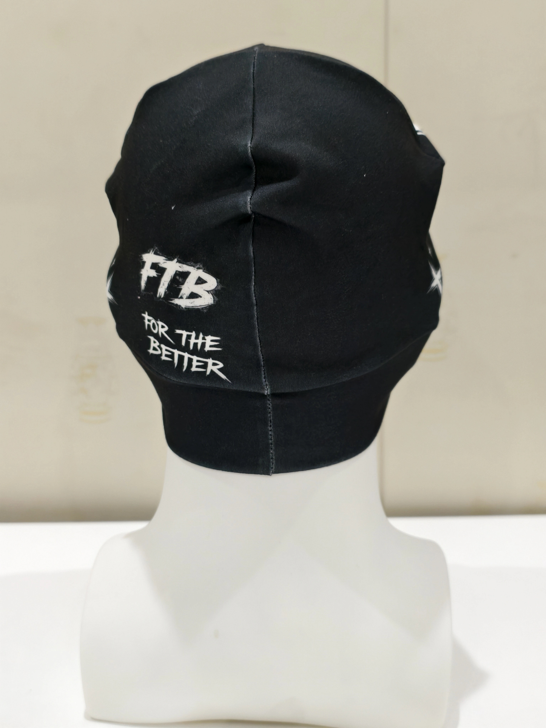 FTB Essential Skully black and white detail view