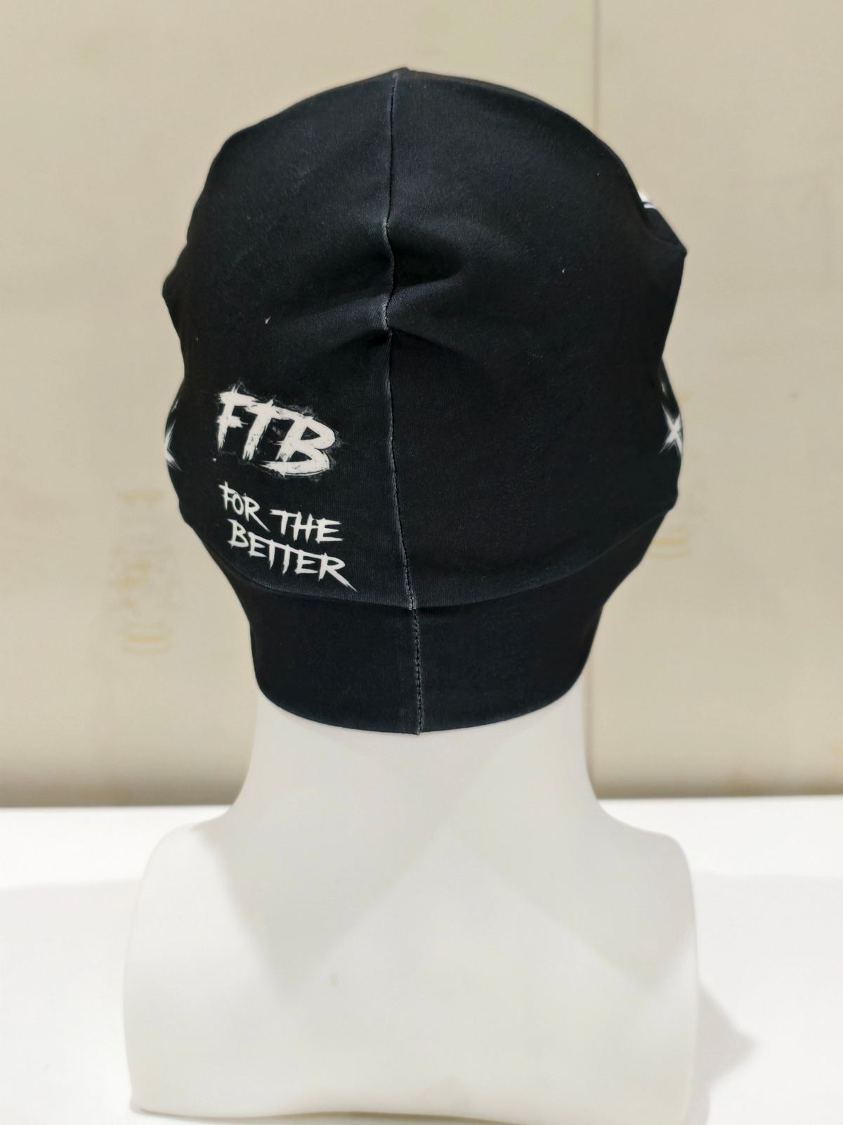 FTB Essential Skully black and white detail view